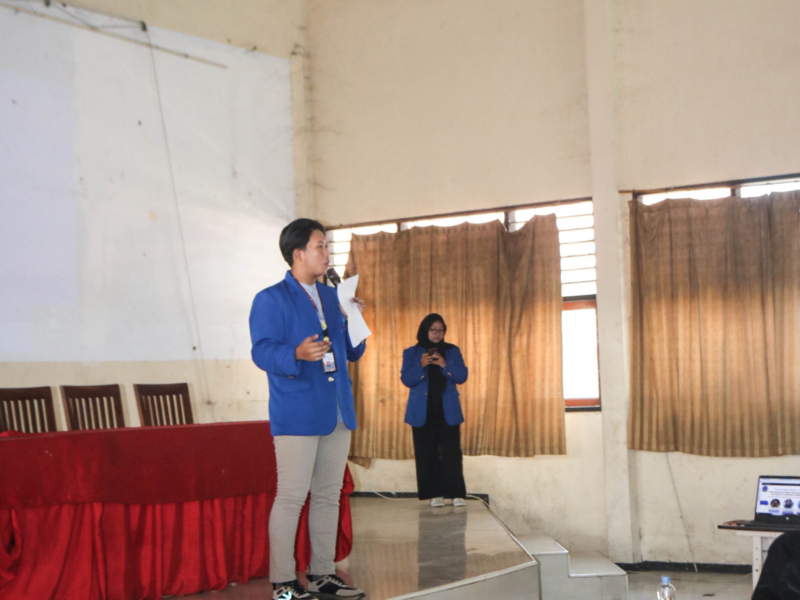 Narasumber dari Universitas Esa Unggul Citra Raya sedang menyampaikan materi kepada peserta didik SMKN 1 Kabupaten Tangerang