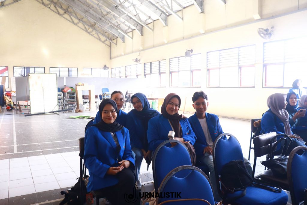Foto bersama peserta penyuluhan kampus SMKN 1 Kabupaten Tangerang dan tim Universitas Esa Unggul Citra Raya setelah acara selesai